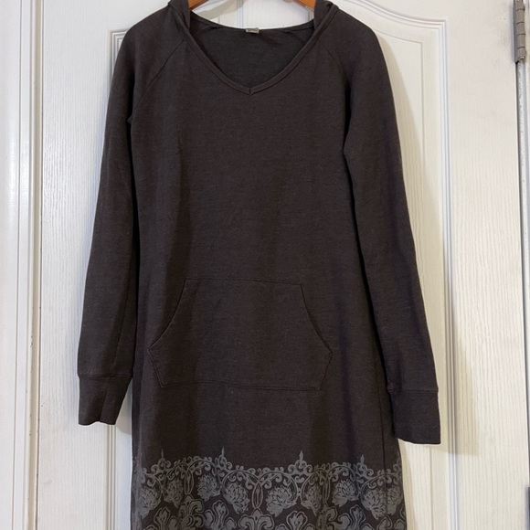 Lola by AFG hooded dress with front pockets. Could be worn as sweatshirt/tunic - Picture 1 of 9